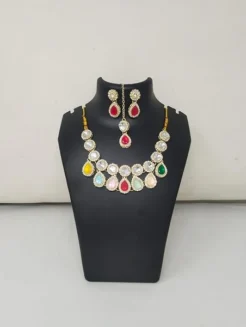 KUNDAN SET WITH TIKKA