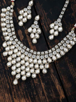 NECKLACE SET WITH TIKKA (STONES)